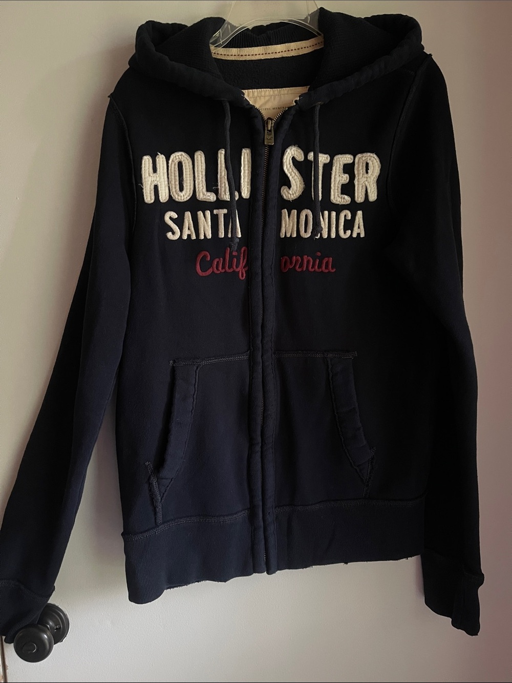 ❤️❤️🥶NEW Hollister zip up hoodie Large